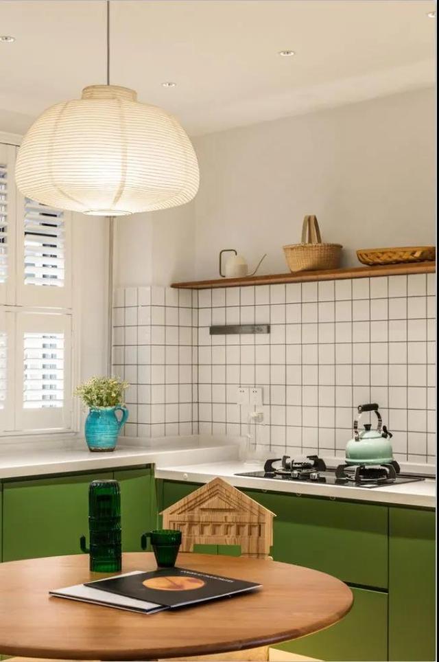 90后夫妻的复古风婚房,全屋不做吊顶,衣帽间里藏浴缸,太美了!