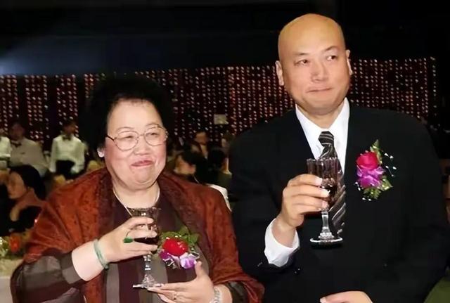 许纯美|一嫁豪门被家暴,二嫁豪门获几十亿遗产,上流美许纯美人生太精彩