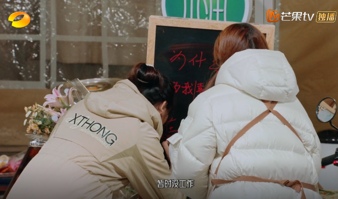 汪涵|汪涵帮听障人士找工作,张含韵为交流学手语,这档综艺来真的