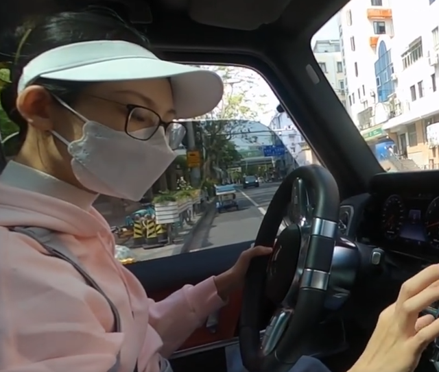 苗苗|苗苗晒vlog官宣怀二胎，郑恺流泪想回家，网友：喜提二胎郑极光