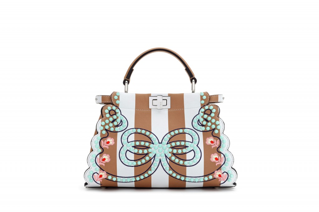 王祖贤的旧爱林建岳小女儿17岁了,正式踏足社交圈,撞脸徐子珊