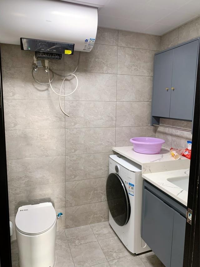 85平现代风二居室,简单开阔的客厅给人一种放松的感觉