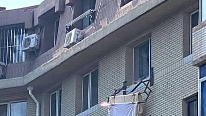 大连一女子因晒被子坠楼身亡，晾衣神器惹祸，网店仍在热卖