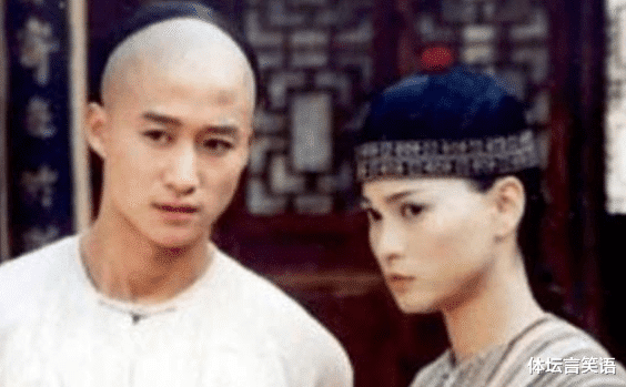 吴京|她是吴京的未婚妻，却为富豪分手吴京，今成卖菜大妈！