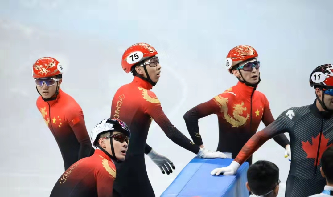 王濛|王濛今夜再爆金句：同学们鼓掌吧，什么是专业！美国选手像哪吒！