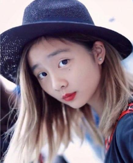 贾云馨|躲过长大的多多和甜馨,却没躲过“开挂”的小四月,美到犯规!