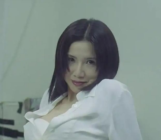 王晶|关秀媚顶替邱淑贞成女一，王晶依旧忘不掉邱淑贞与关秀媚无结果