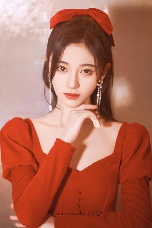 吴谨言|8位“架子比岁数大”的明星：数十名保镖开道，漱口水吐助理手上