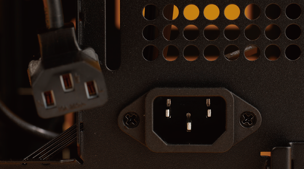 机箱|小巧便携,颜值在线!把玩机械大师C24小方糖机箱