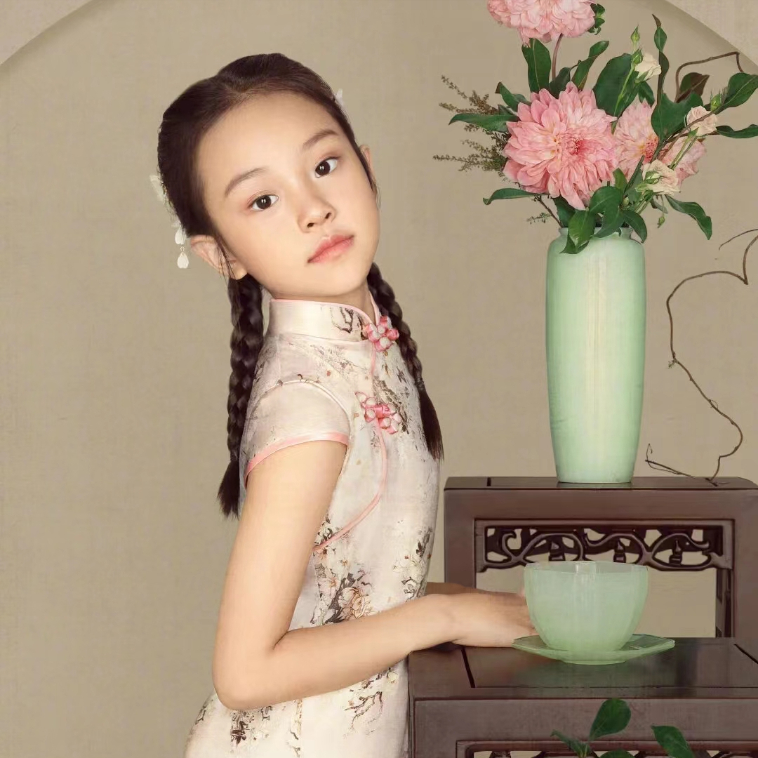 章子怡|子承父业!娱乐圈究竟有多好?小沈阳章子怡竟争先恐后为女儿铺路