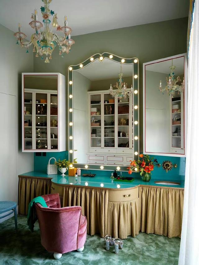 她翻新的伦敦老房子,用缤纷色彩来混搭,每一个空间都非常耀眼