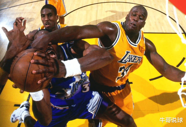 奥尼尔|奥尼尔：NBA历史最佳球员有20个 但最有统治力的只有2个 乔詹不够格