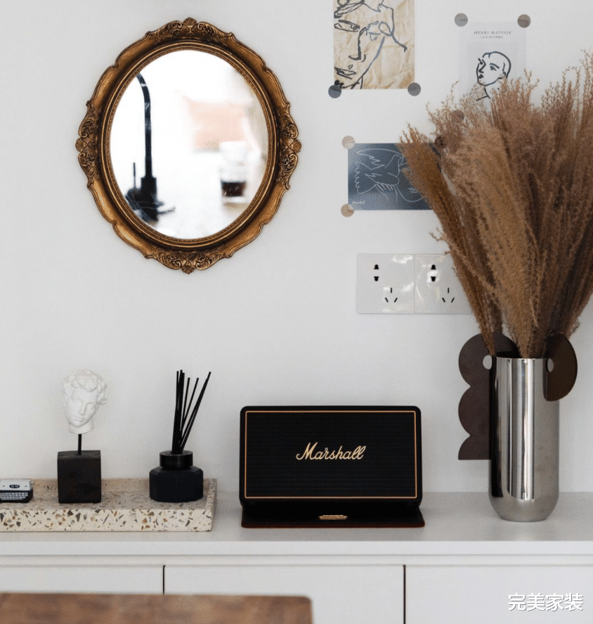 20平方米的空间里设计两层楼,还有赏景的大飘窗,实现对家的幻想