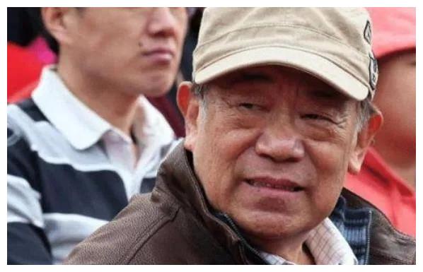 演员高明：娶初恋为妻，与儿女当邻居，恩爱62年无绯闻