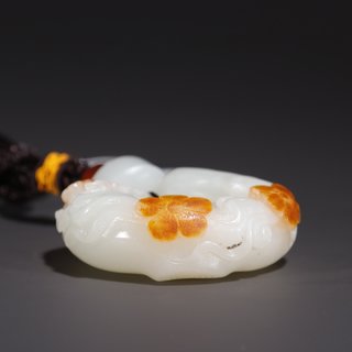 梅花|旧藏·和田玉籽料梅花鸣蝉挂件