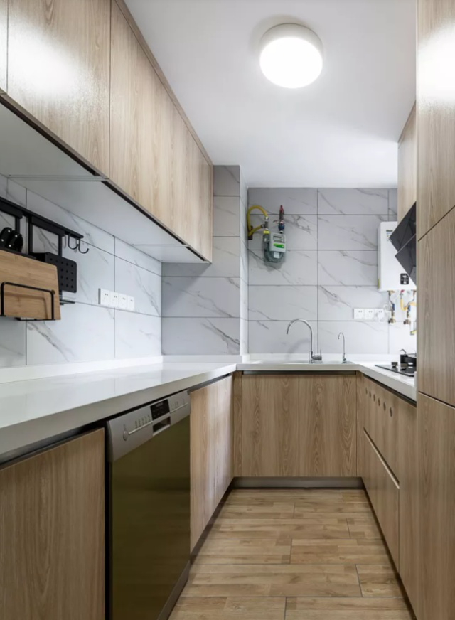 老婆硬把床头预留32cm,少买一组沙发!入住后才知巧妙,晒晒