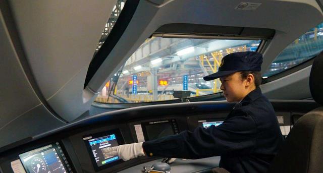 |铁路集团春招已经开启，五险一金待遇好，高学历人才报名更有优势