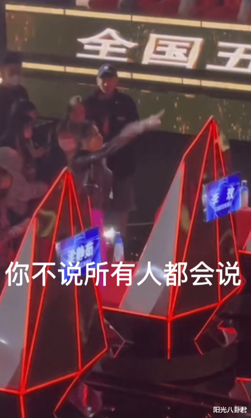 李玟|中国好声音录制现场爆发冲突，李玟罕见震怒，公开质疑节目组黑幕