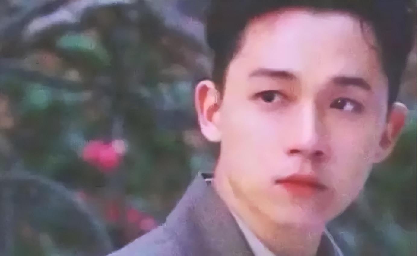 张国荣|同样是演白面书生,把张国荣、任泉和佟梦实放在一起差距就出来了