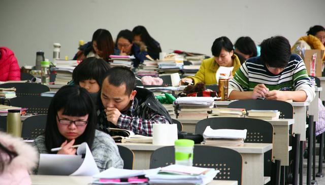 |放弃民办三本，去公办专科后才恍然，真庆幸自己当初没选错！