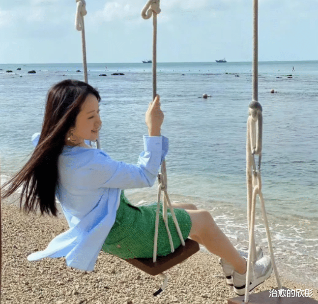 杨钰莹|杨钰莹海边度假！衣着清凉51岁仍有饱满身材