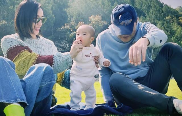 李亚鹏|海哈金喜手套戴十年,李亚鹏称赞会过日子,被质疑过度立人设