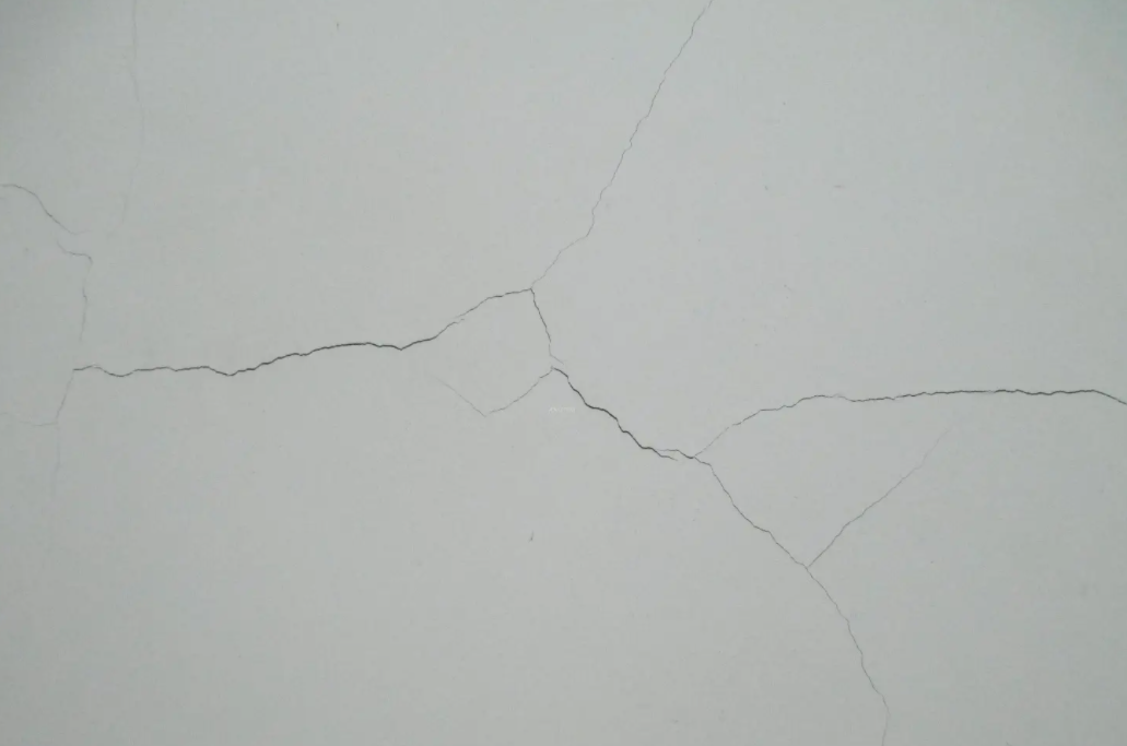 你家墙面为什么会出现开裂的现象?可能是这个原因引起的