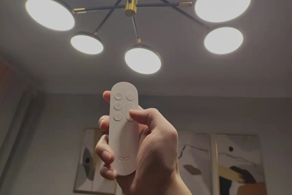 产品经理|可以小爱音箱控制,接入了米家的Yeelight艾睿吊灯智能