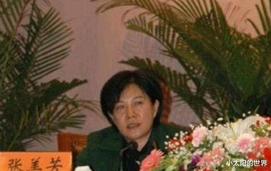张美芳:背爱马仕到农村“扶贫”,名下7套房,过节收礼5000万
