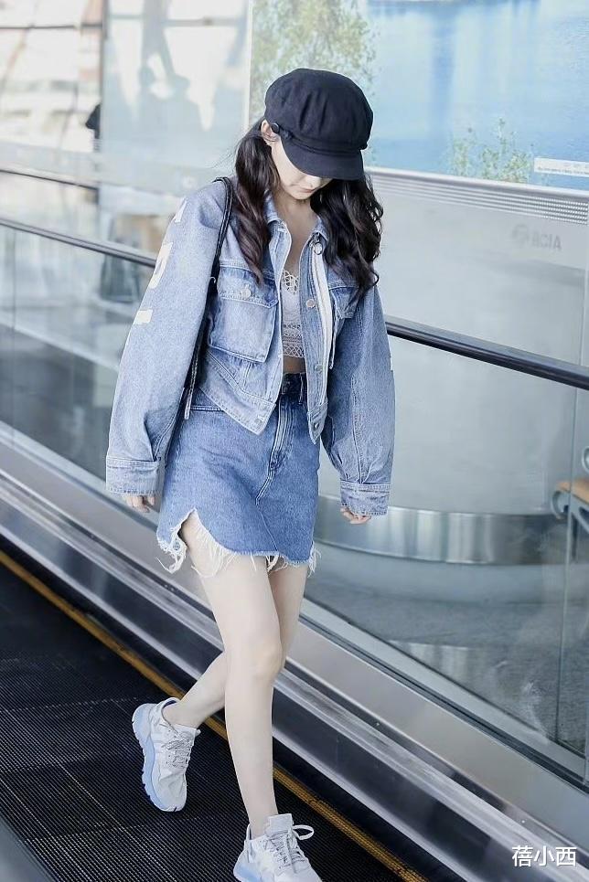 李沁|“李沁”也太有少女感了吧，穿牛仔外套配超短裙，大长腿十分吸睛