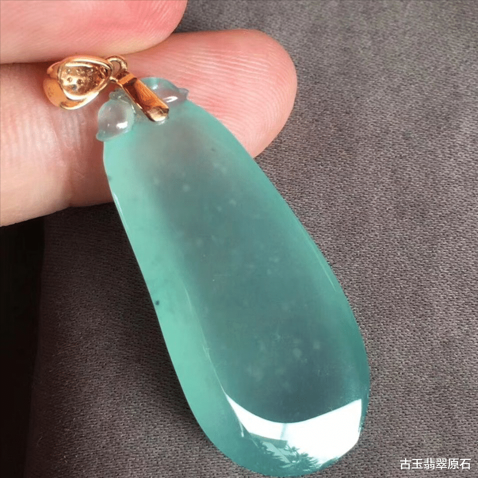 翡翠|这种翡翠能表现出雨过天晴的湖水之美,你知道它是谁吗?