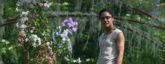 三体|击败《三体》,为上映三个片段被删,这部R级片,重新定义科幻