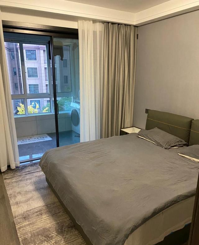 年轻夫妇,拒绝“过度装修”,把128小家装得堪称收纳教科书