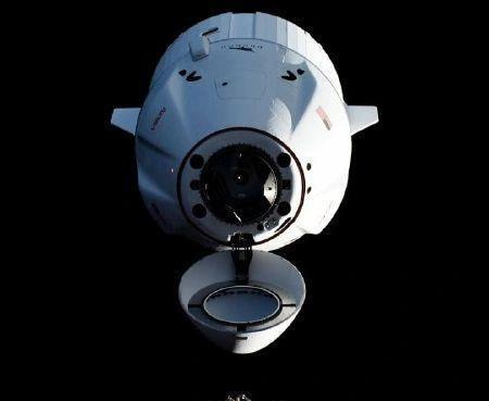 SpaceX龙飞船对接成功,2.6吨专业科学实验和补给已送达