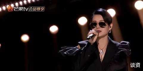 胡杏儿|胡杏儿素颜与老公李乘德约会，剪成这样的短发都能驾驭，不愧是港姐