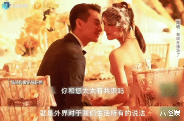 陈晓|陈晓抱儿子游玩,穿千元外套朴素得像路人,爷俩未洗头发型乱糟糟