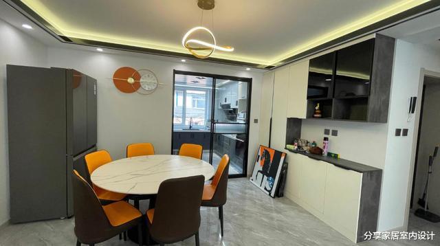 128平现代轻奢风格，时尚与高级感并存，悬空电视背景墙太抢眼了