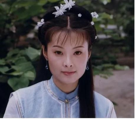 袁立|被富豪宠15年不结婚，三婚却嫁小11岁穷诗人，袁立到底想要什么？