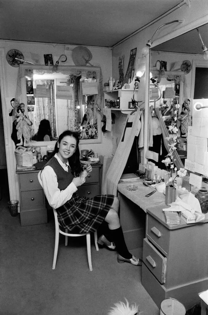 阿佳妮|19岁打破奥斯卡记录，26岁美到全球封禁，如今却被嘲全脸崩塌