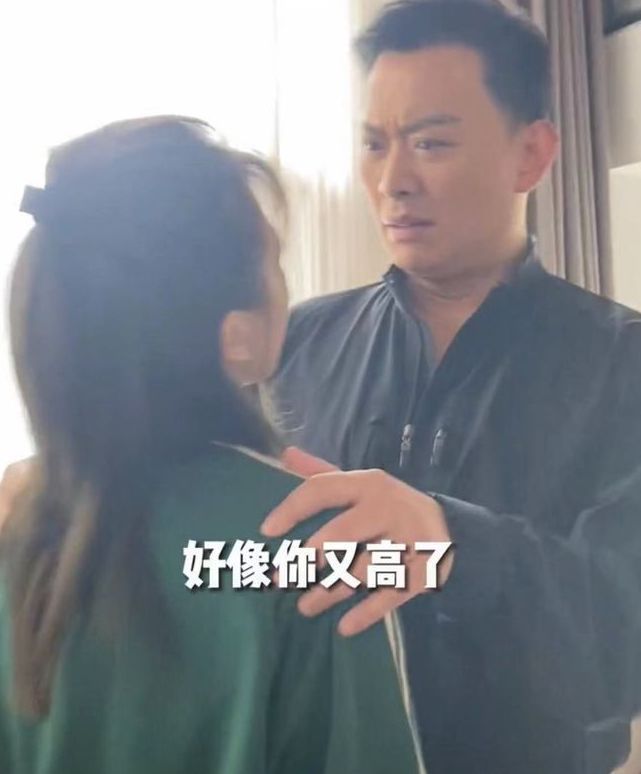 黄海冰|黄海冰张棪琰合体重现古装造型，挽手贴头太亲密，网友认为不合适