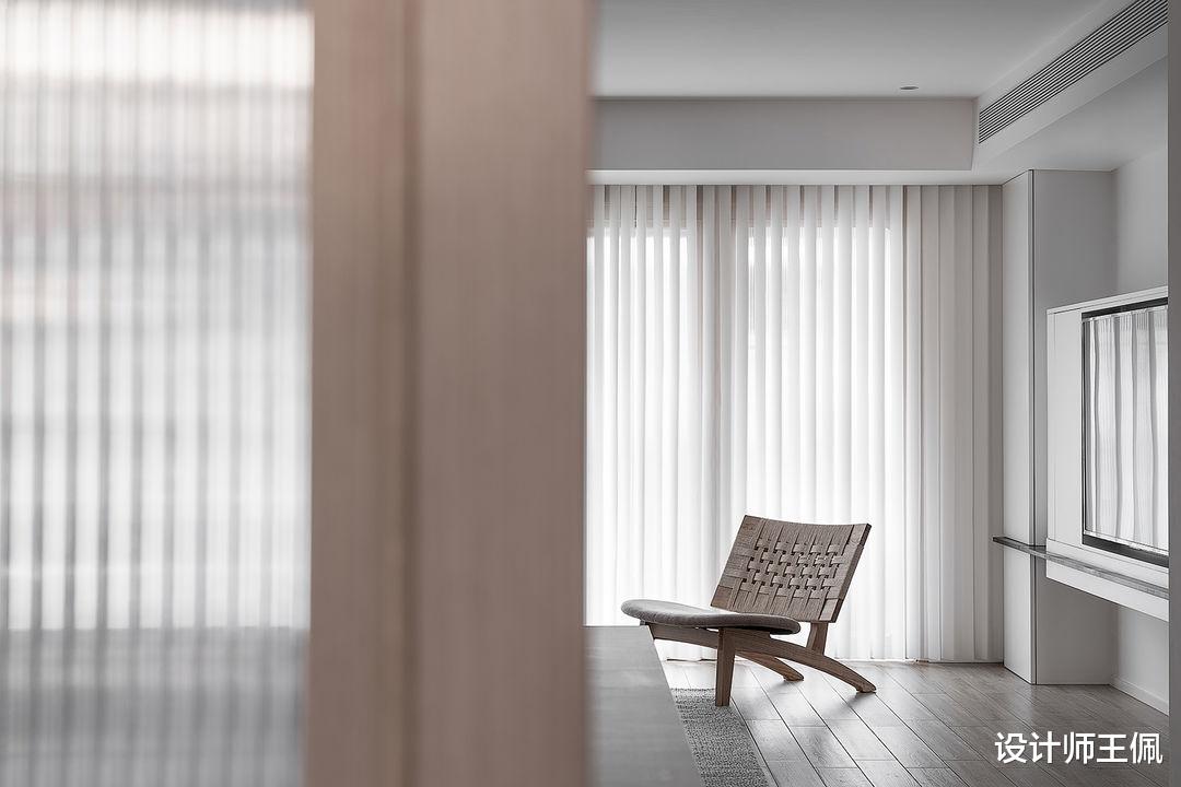 日式极简风让老房实现变身，享受超强采光，还有宽敞阅读区