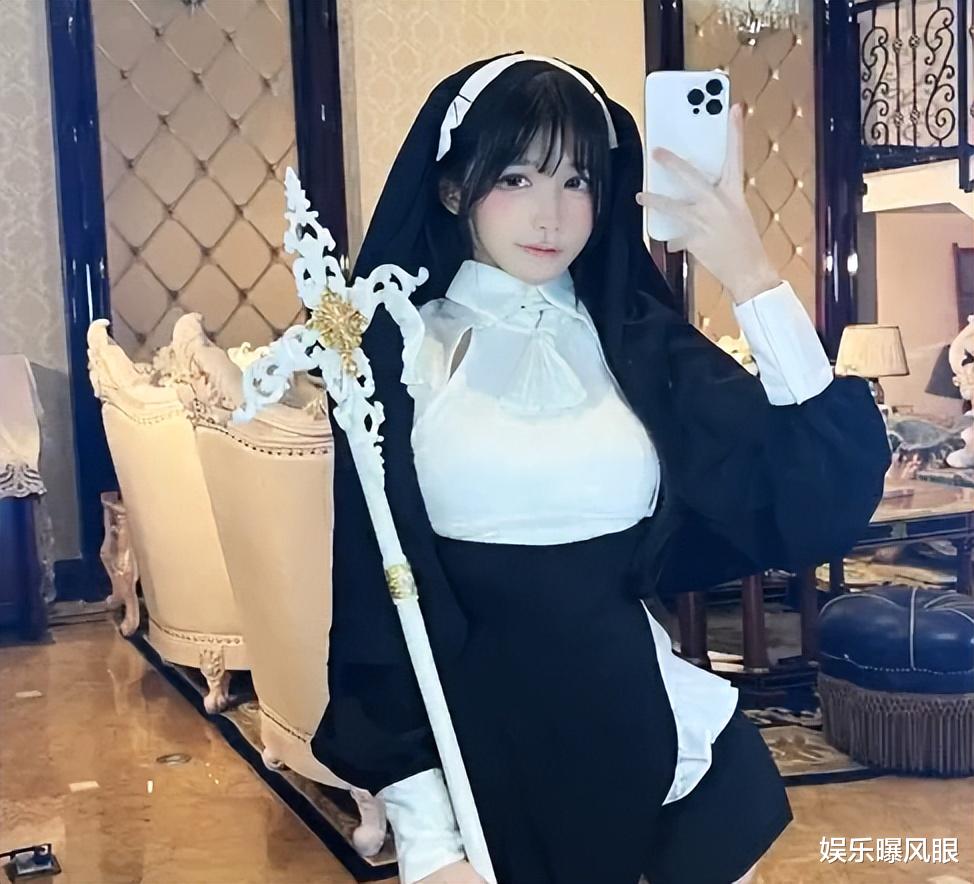 网红蔡萝莉玩擦边?打底裤外露引争议,网友:离被封不远了