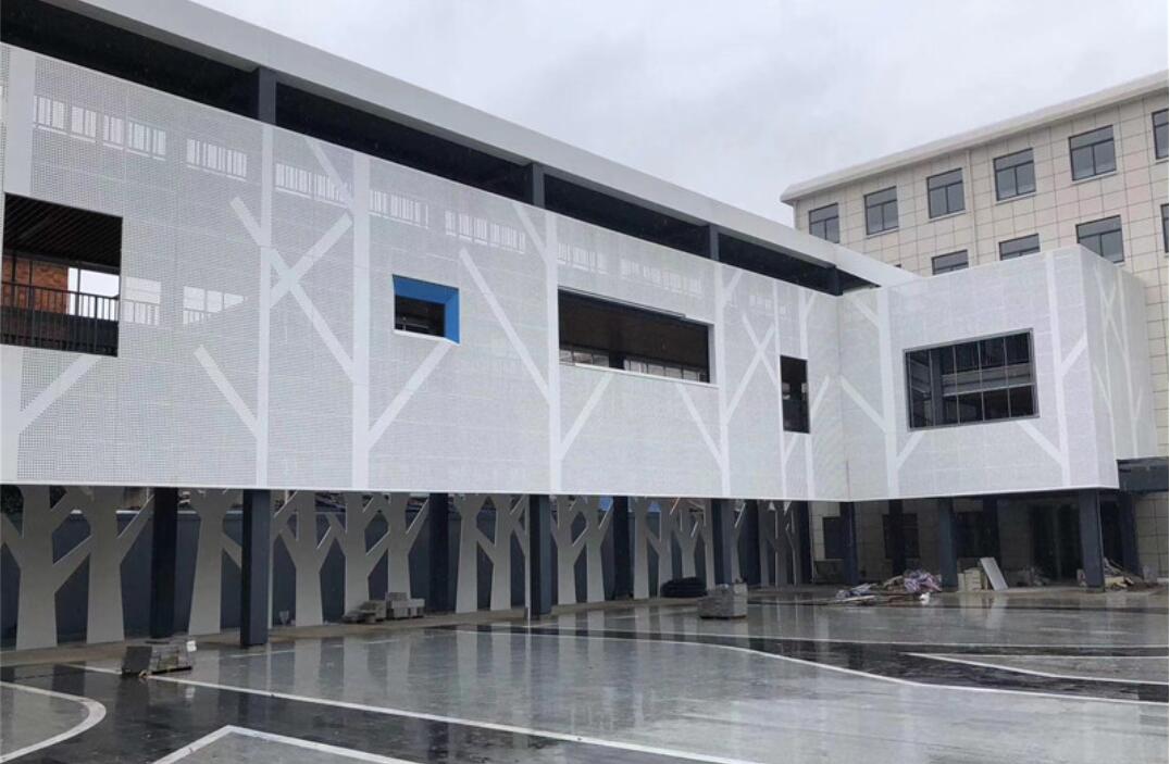 从天花吊顶到幕墙包柱,树形造型铝板冲孔铝单板为何深受欢迎?