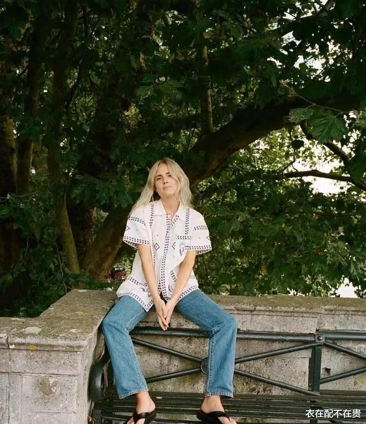 会打扮和不会打扮的女人，差距多半在“配色”上，选对了减龄高级