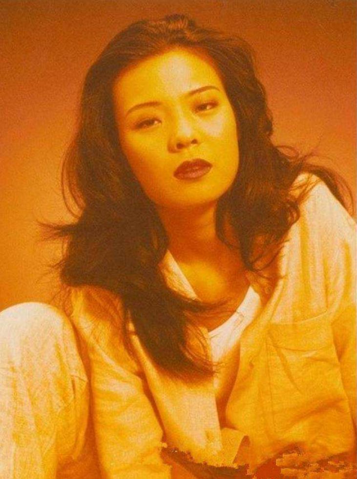 谢津|歌手谢津：唱红《说唱脸谱》，曾与那英毛阿敏齐名，27岁坠楼身亡