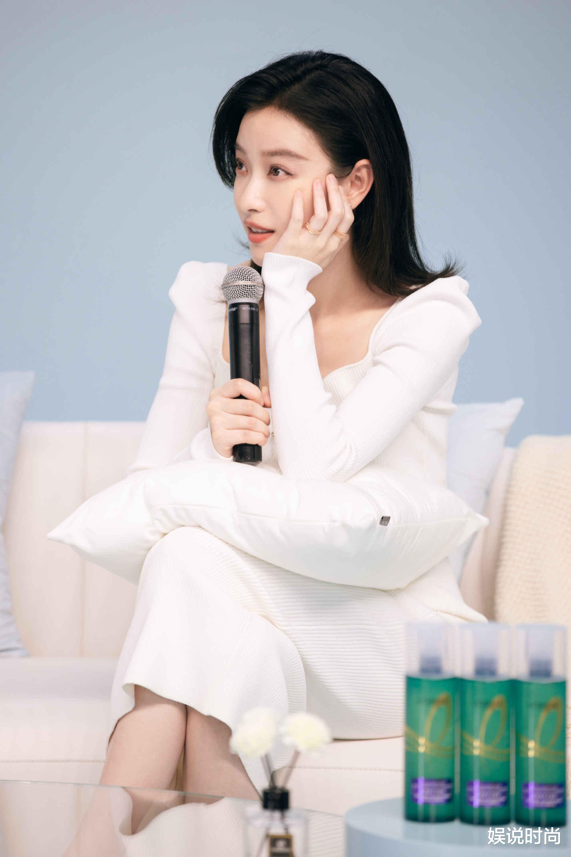 倪妮|倪妮的直播造型优雅又高级，不负时尚女王称号，时尚表现力太吸睛