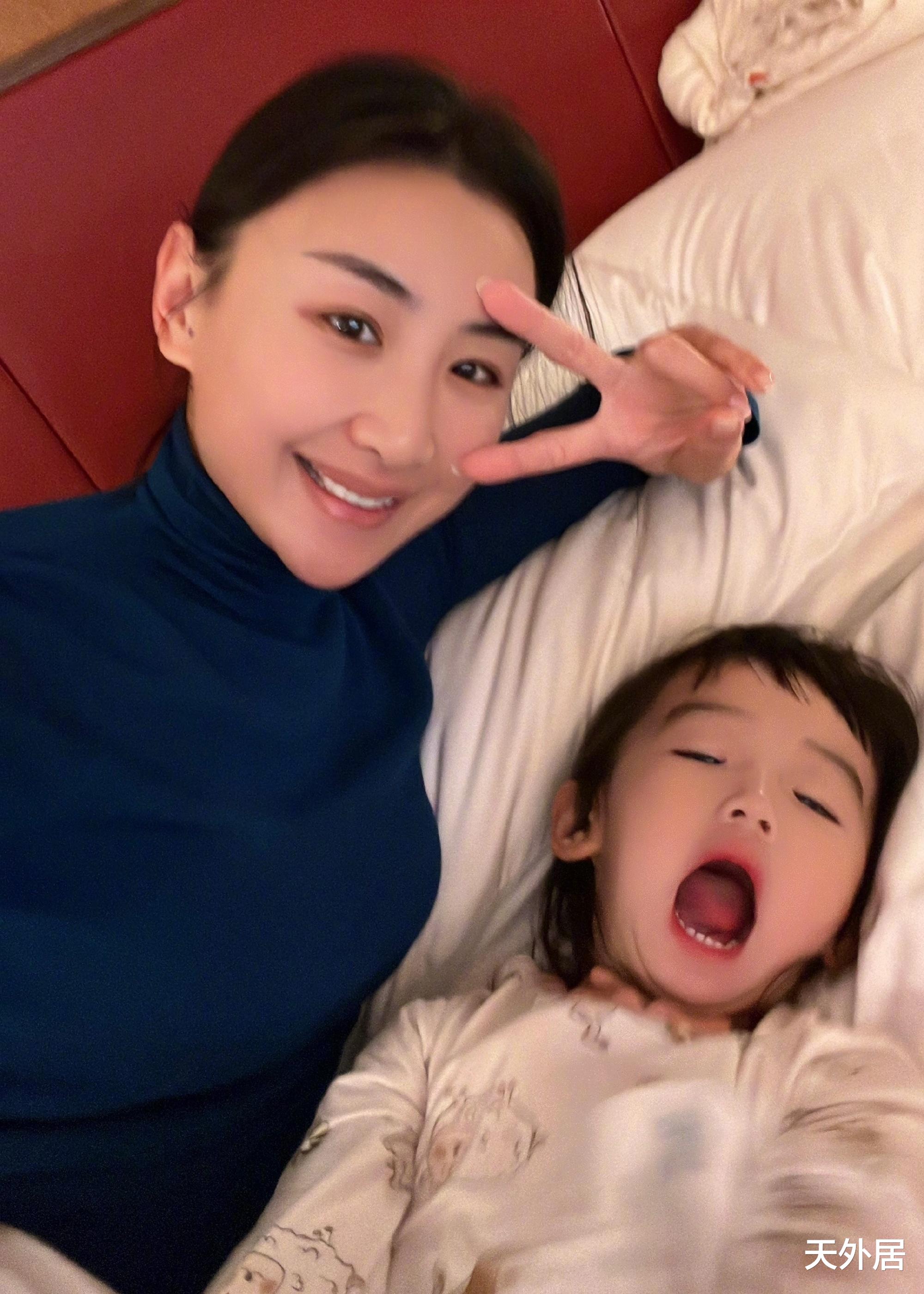 苏炳添|中国蹦床公主晒女儿照，苏炳添妻子表白，田径女神与老公秀恩爱