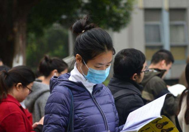年终奖|公务员迎来“新变动”，年终奖暂停发放，说好的“铁饭碗”呢？