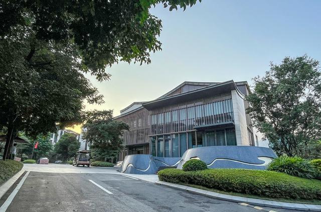 豪宅|广州白云山鲜为人知的门岗,门前是千万豪宅,登山小道从小区穿过