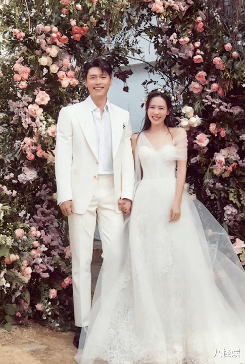 孙艺珍|孙艺珍孕晚期外出用餐,晒腹部特写照,穿宽松衣物孕味十足